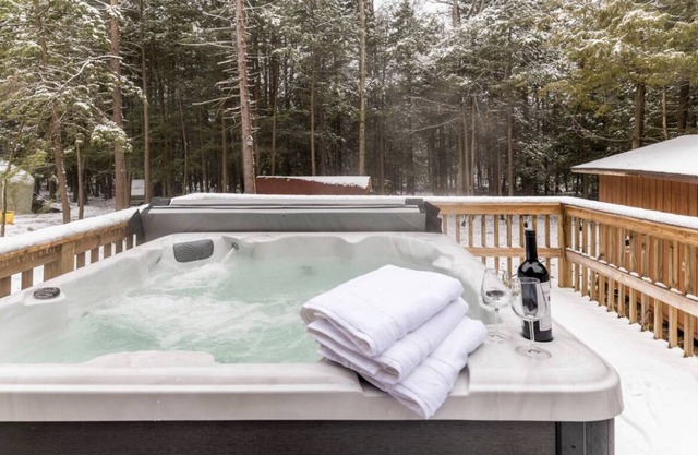 House with outside Sauna and Hot tube