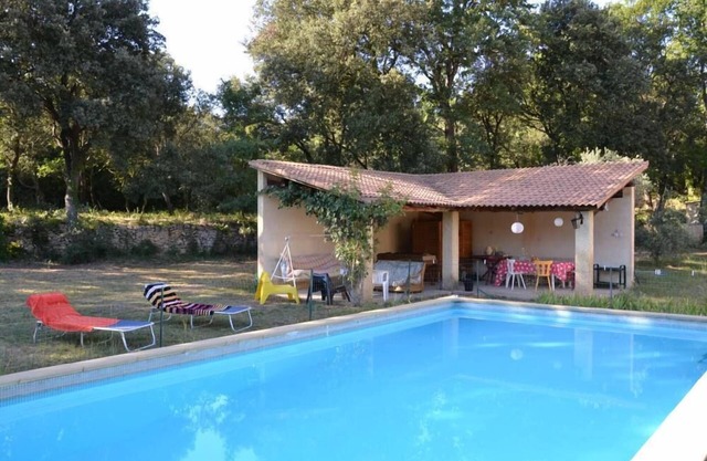House with pool on the edge of the forest, near Orange