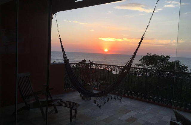 House with panoramic view of Praia do Rosa 250 meters from the sea