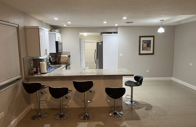 House with pool 15 minutes from the beach!