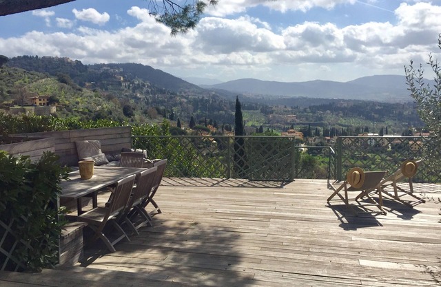 House with Pool and Magnificent Views 15' from city center