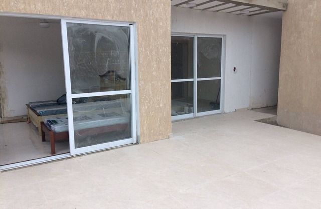 House with pool for the season, 10 suites, hosts 30 people, 250 meters from the beach