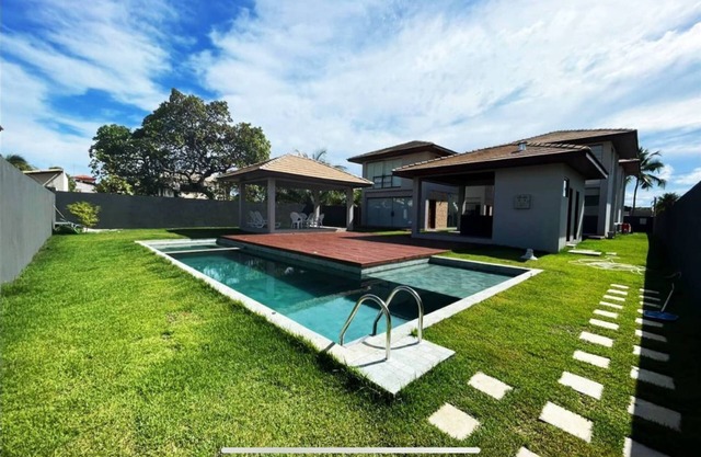 House with pool on the best beach in Itacimirim!
