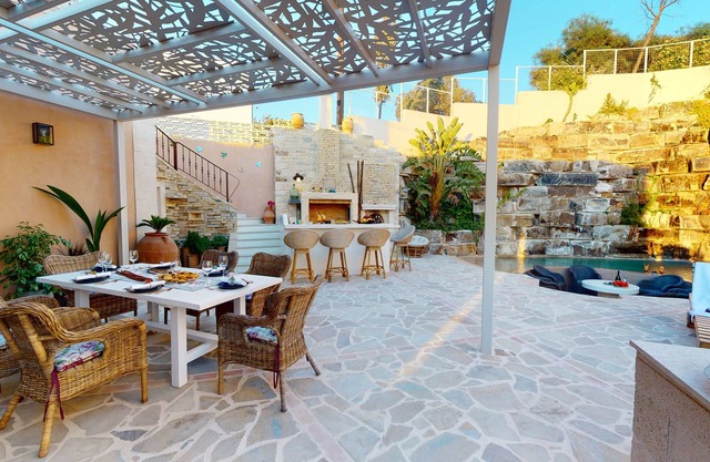 House with pool, terraces, sea view, village view ideal for up to 6 people