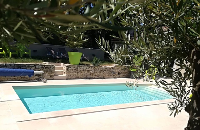 House with private pool that can accommodate three families. 4, 8, 12 people