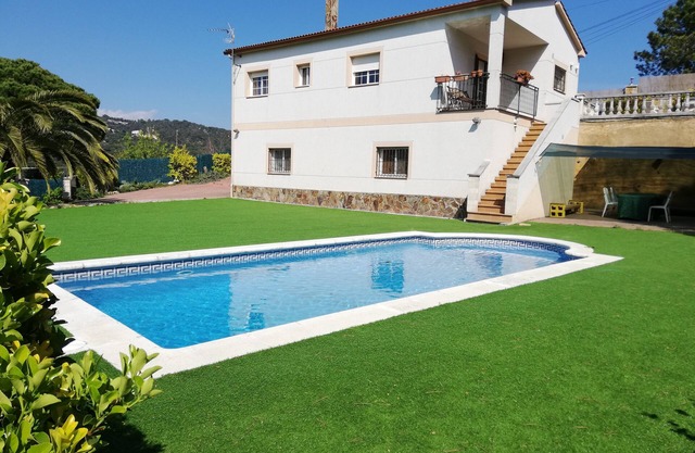 House with private pool, artificial grass, terraces and flat gardens.