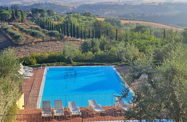 House with private garden in the Crete Senesi
