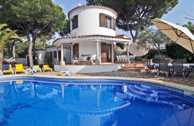 House with private pool