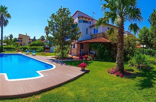 House with private pool