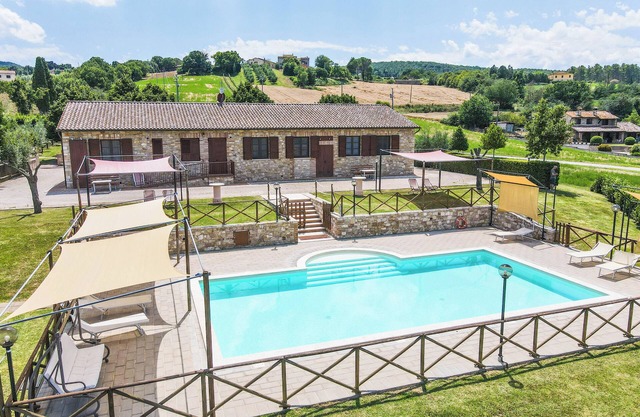 House with private pool, large garden at 6km from Todi. Panoramic views!