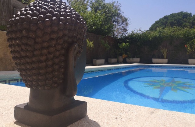 House with private swimming pool and garden 7 minutes walk off the beach.