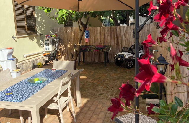 House with separate entrance and garden