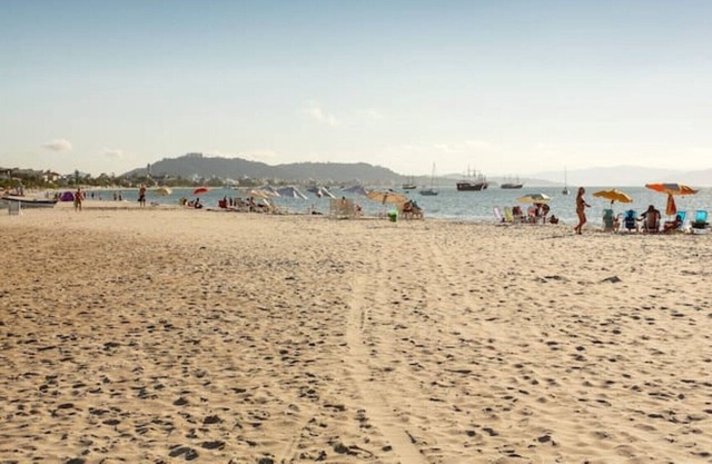 House with suite on the beach in Floripa!
