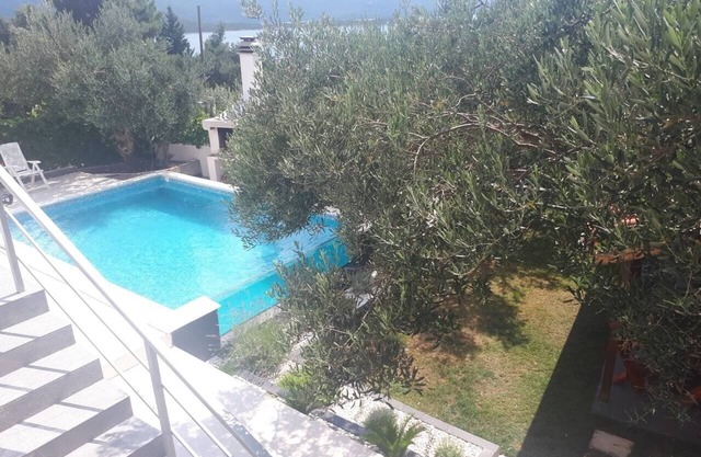 House with swimingpool