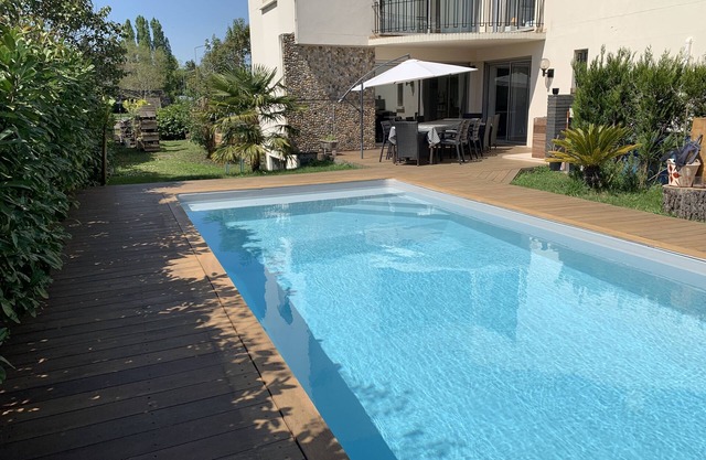House with swimming pool 14 people - near BORDEAUX