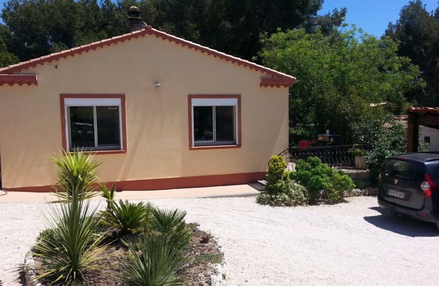 House with swimming pool in the pines 500M from the sea