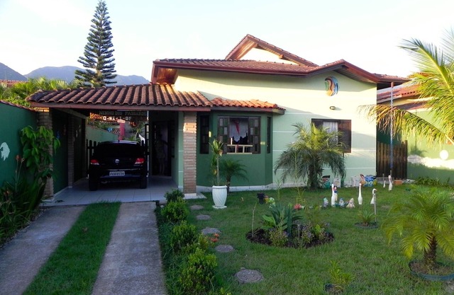 House with swimming pool, large yard, lawn, beautiful view of the mountains. Wi-Fi