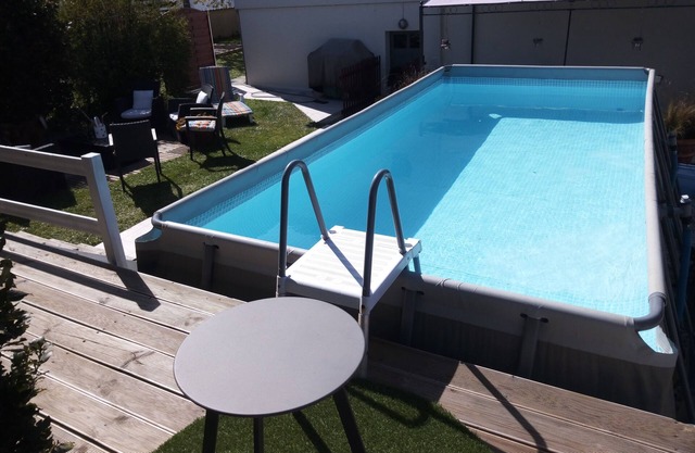 House with swimming pool and pétanque court