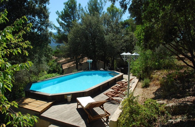 House with swimming pool near Aix-en-Provence and Luberon