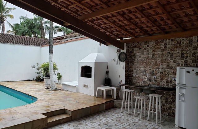House with swimming pool 500 meters from the beach