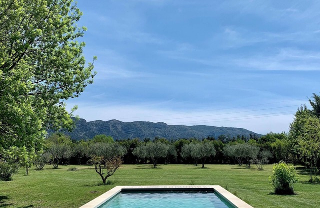 House with swimming pool and breathtaking views of the Luberon