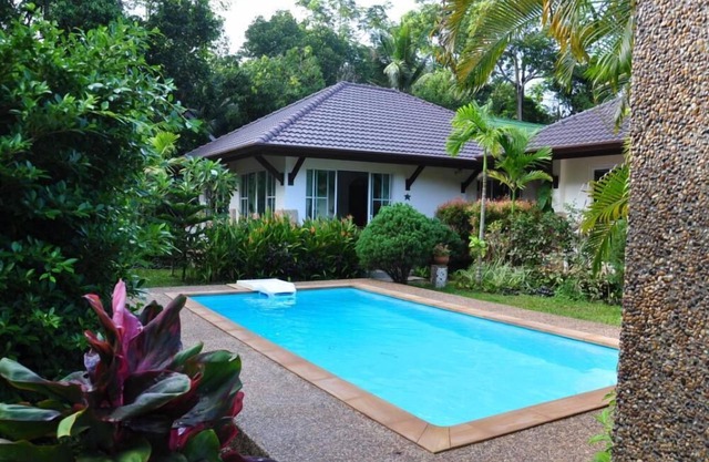 House with swimming pool