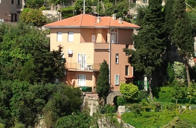 House with terrace with wonderful sea view three minutes from the beach
