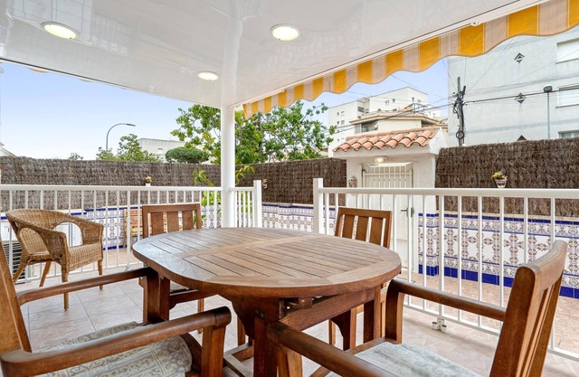 House with terrace and parking 150m beach