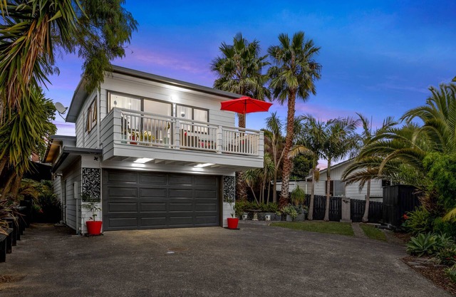 House with Views and close to Long Bay Beach, Torbay, North Shore, Auckland