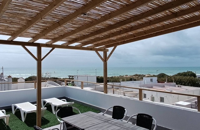 House with views El Palmar Beach 6 people. NEW Sunset View & Surf Beach House