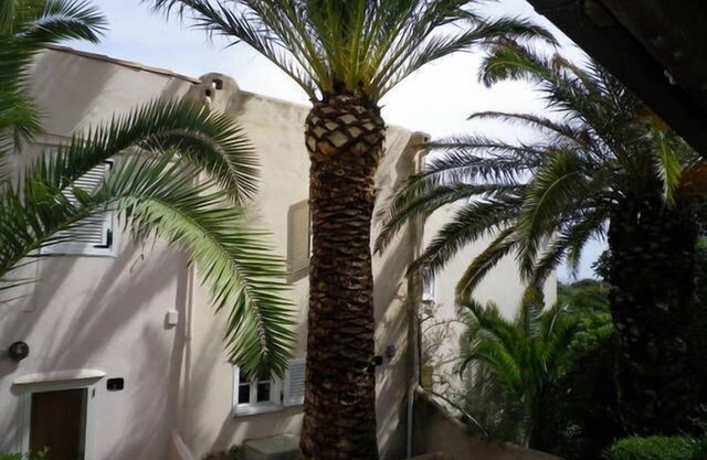 House with views in the countryside Casa nel verde con vista Lovely house with view