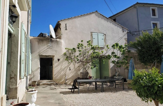 House with wheelchair access in centre of Capestang town (on the Canal du Midi)