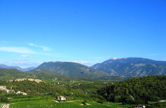house with WIFI with its panoramic view of Mont Ventoux and Baronnies