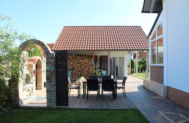 House with winter garden and patio