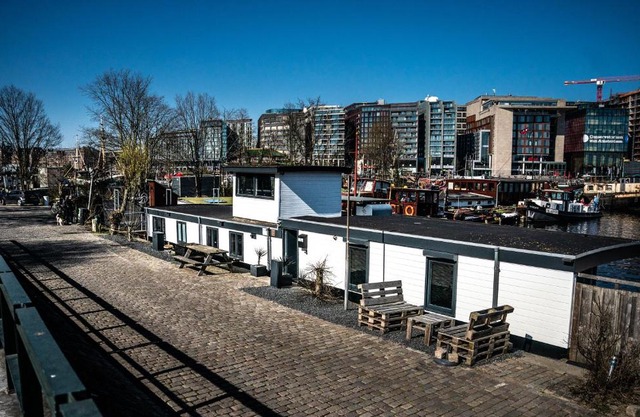 Houseboat-Amsterdam