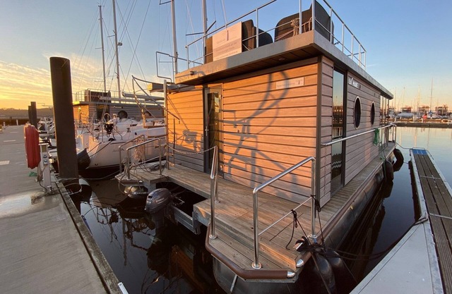 Houseboat Fjord Moby Dick with roof terrace in Flensburg