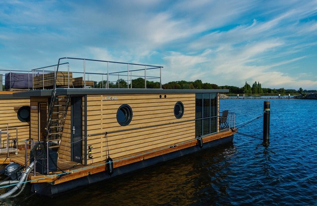 Houseboat Fjord POLARIS with bio-sauna and roof terrace in Barth