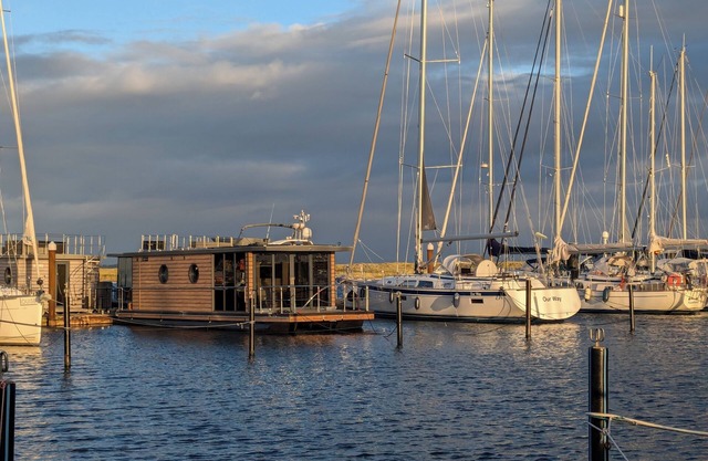 Houseboat Fjord Stella with bio sauna and roof terrace in Wendtorf/Kiel Fjord