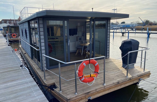 Houseboat Fjord Vela with bio sauna and roof terrace in Barth