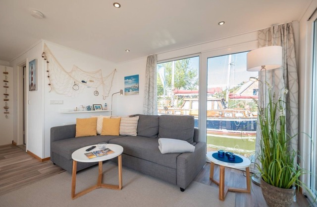 Houseboat Glaukos