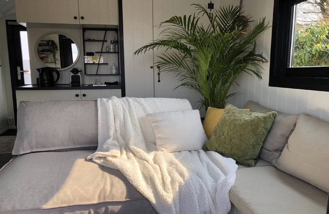 Houseboat in Lathumse Plas with Harbor Views