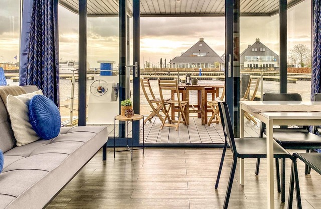 Houseboat in Sneekermeer