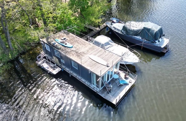 Houseboat island Valentinswerder Berlin