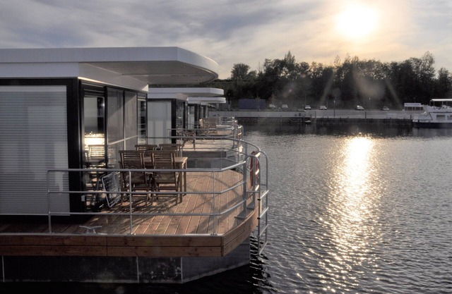Houseboat Nessi! Vacation on the Geiseltalsee!