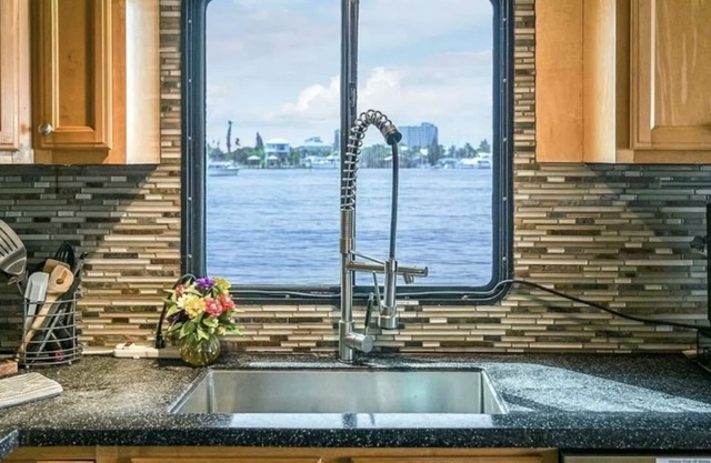 Houseboat on the St. John’s River. A true home away from home.