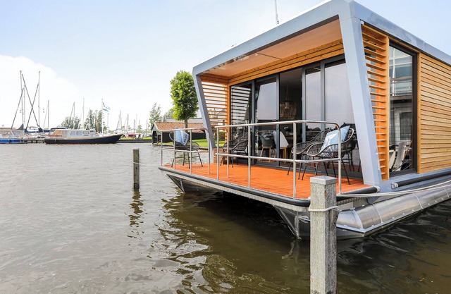 Houseboat Skoft with beautiful view over the water and on village Grou.
