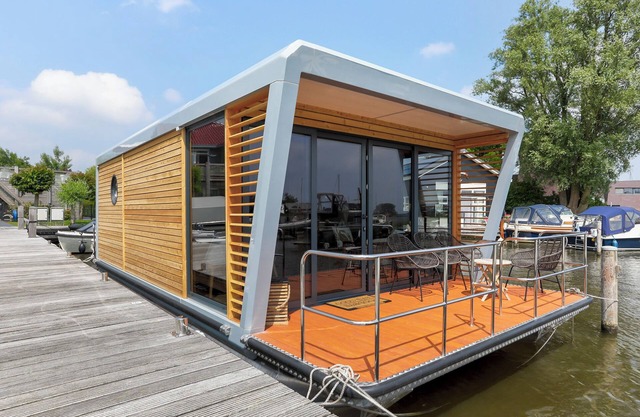 Houseboat Smuk, enjoy from your own outdoor terrace and water views.