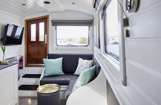 Houseboat "sutje" - vacation home on the water