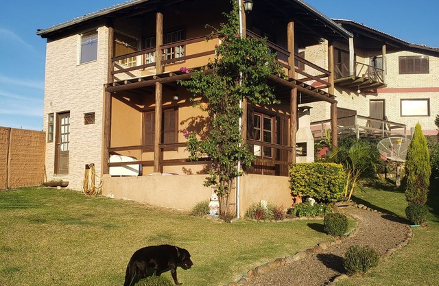 Houses for up to 10 people, beautiful view and yard!