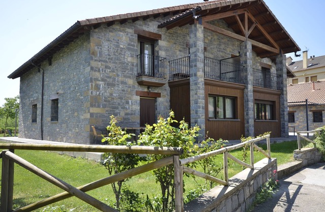 Houses the Ribera. 6 standard pax. Ordesa